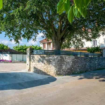 House Ladonja With Private Pool Villa