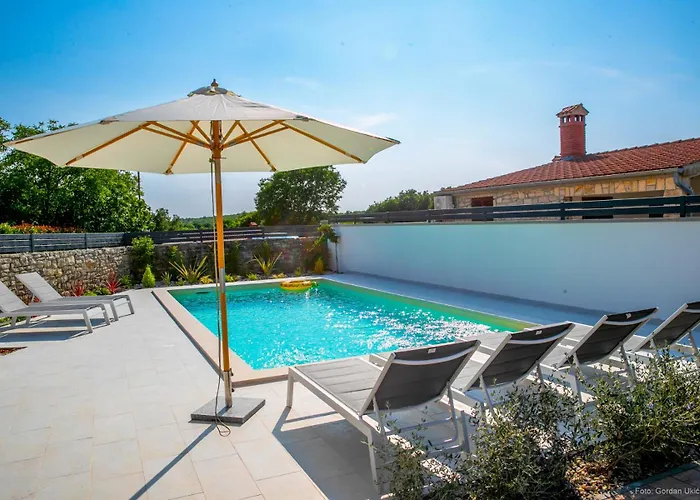 House Ladonja With Private Pool * Bale
