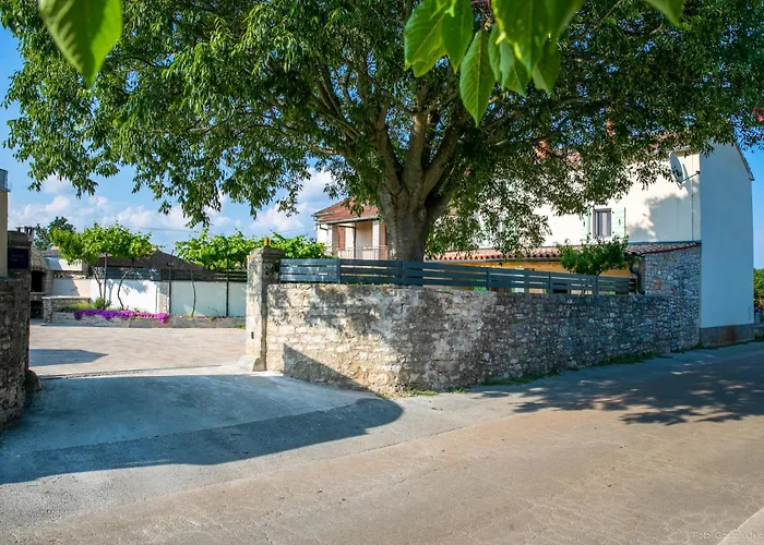 House Ladonja With Private Pool Villa
