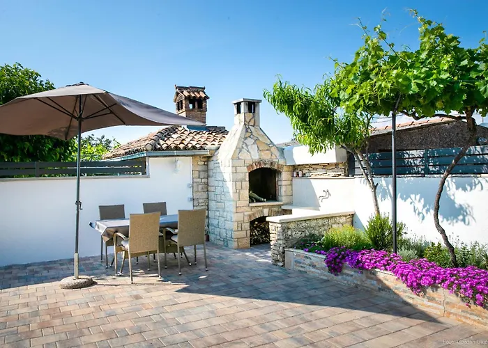 House Ladonja With Private Pool Villa Bale
