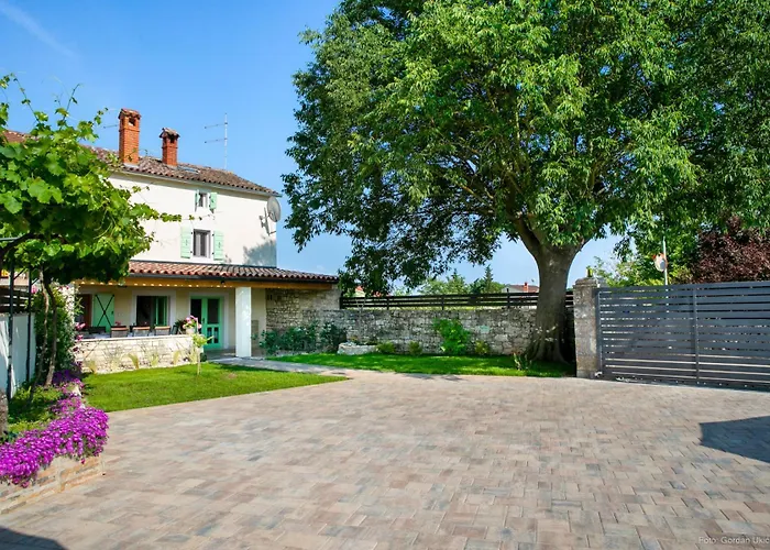 House Ladonja With Private Pool * Bale